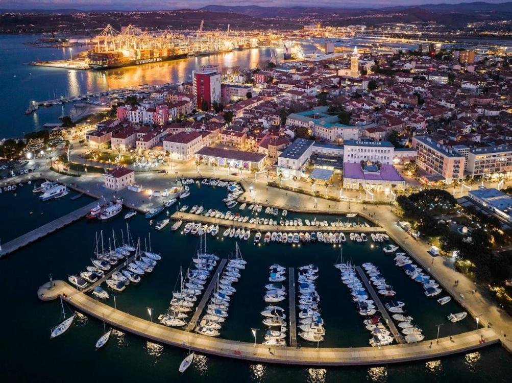 #story Koper